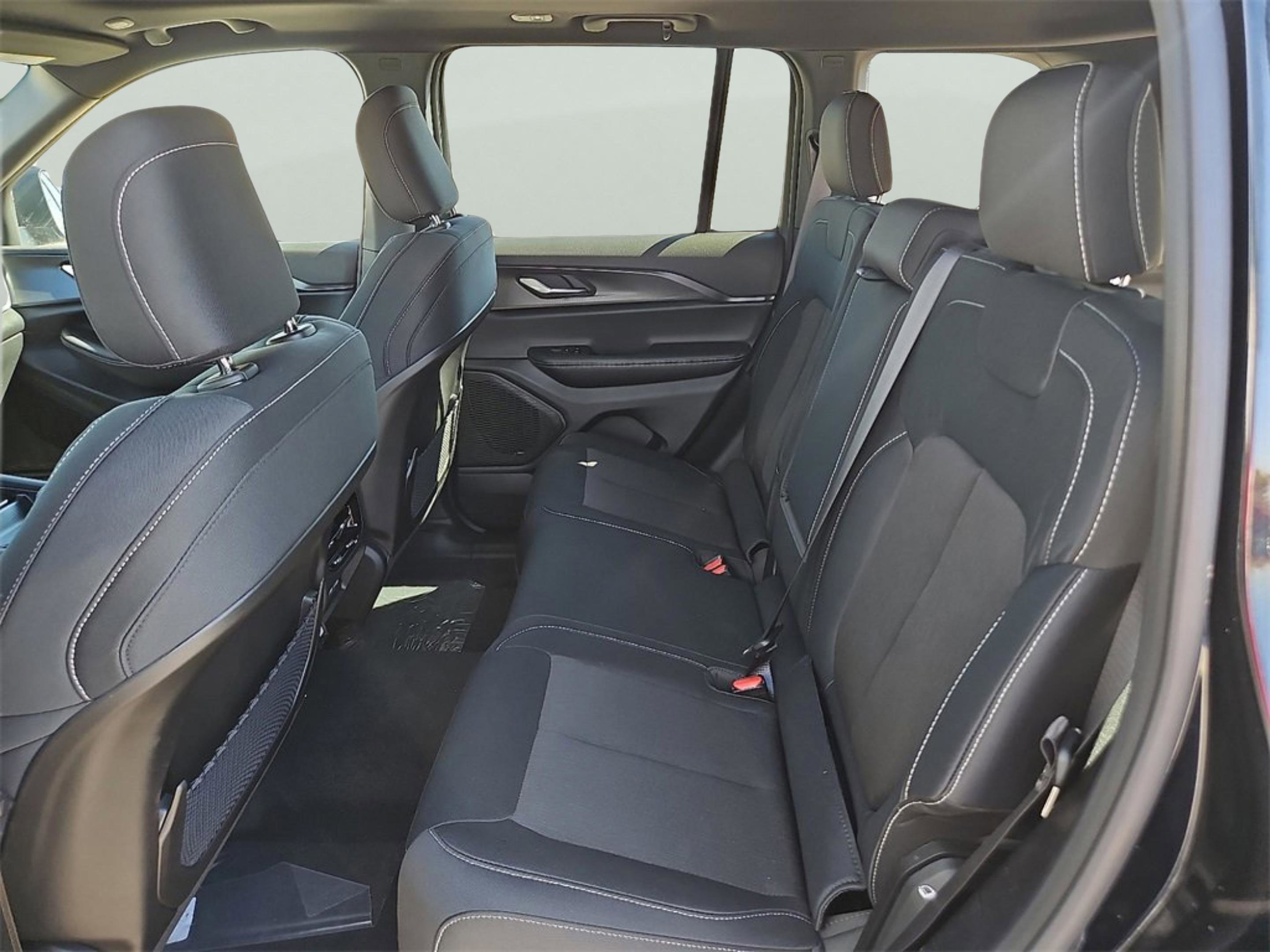 2025 Jeep Grand Cherokee Laredo - Photo 14