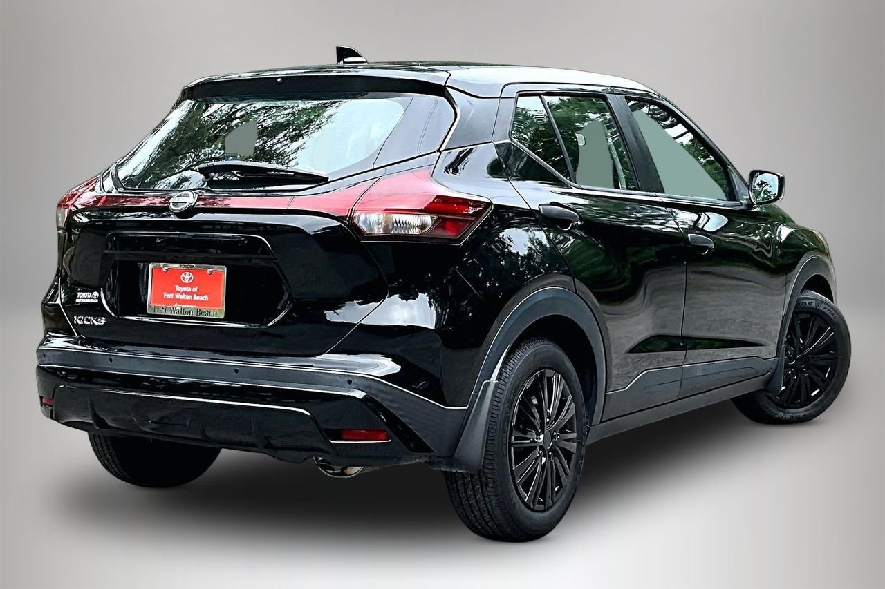 Used 2022 Black Nissan S image 5