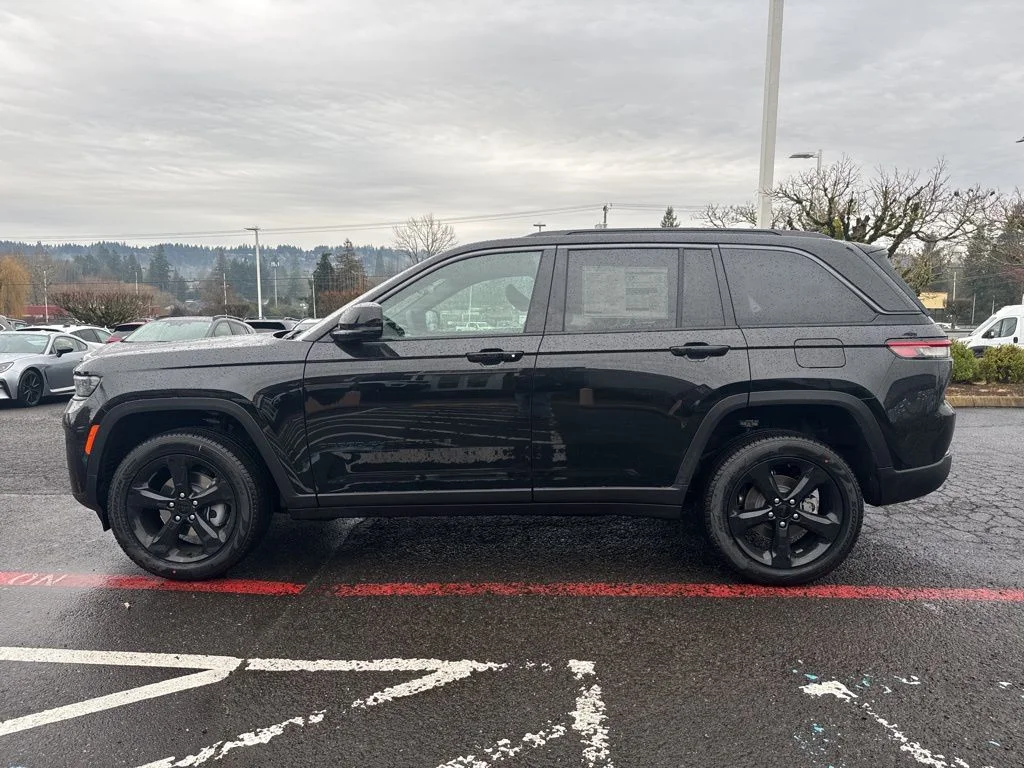 Used 2026 Diamond Black Crystal Pearlcoat Jeep Limited image 4