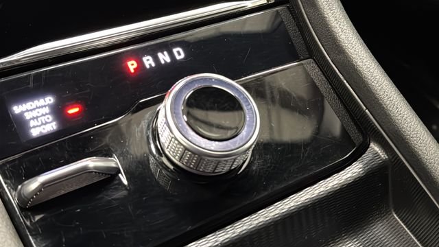 Used 2024 Diamond Black Crystal Pearlcoat Jeep Limited image 19