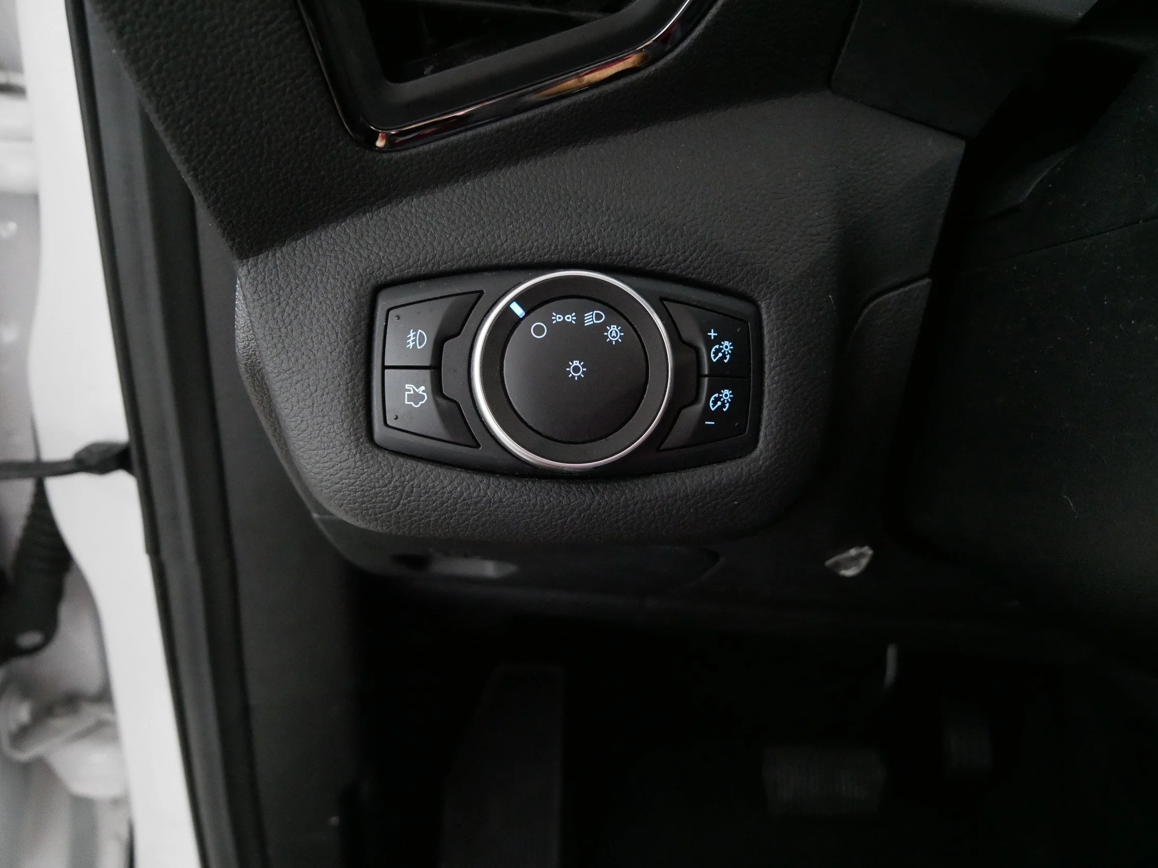 Used 2016 White Platinum Metallic Tri-Coat Ford Titanium image 26