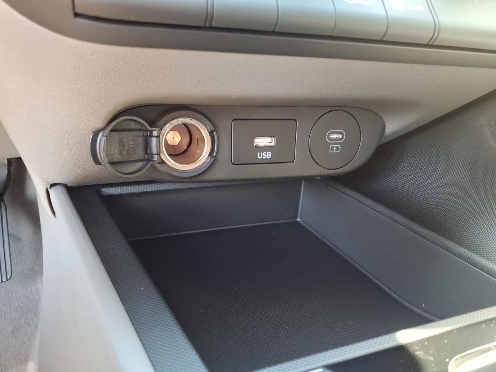 New 2026 WHITE HYUNDAI SE image 27
