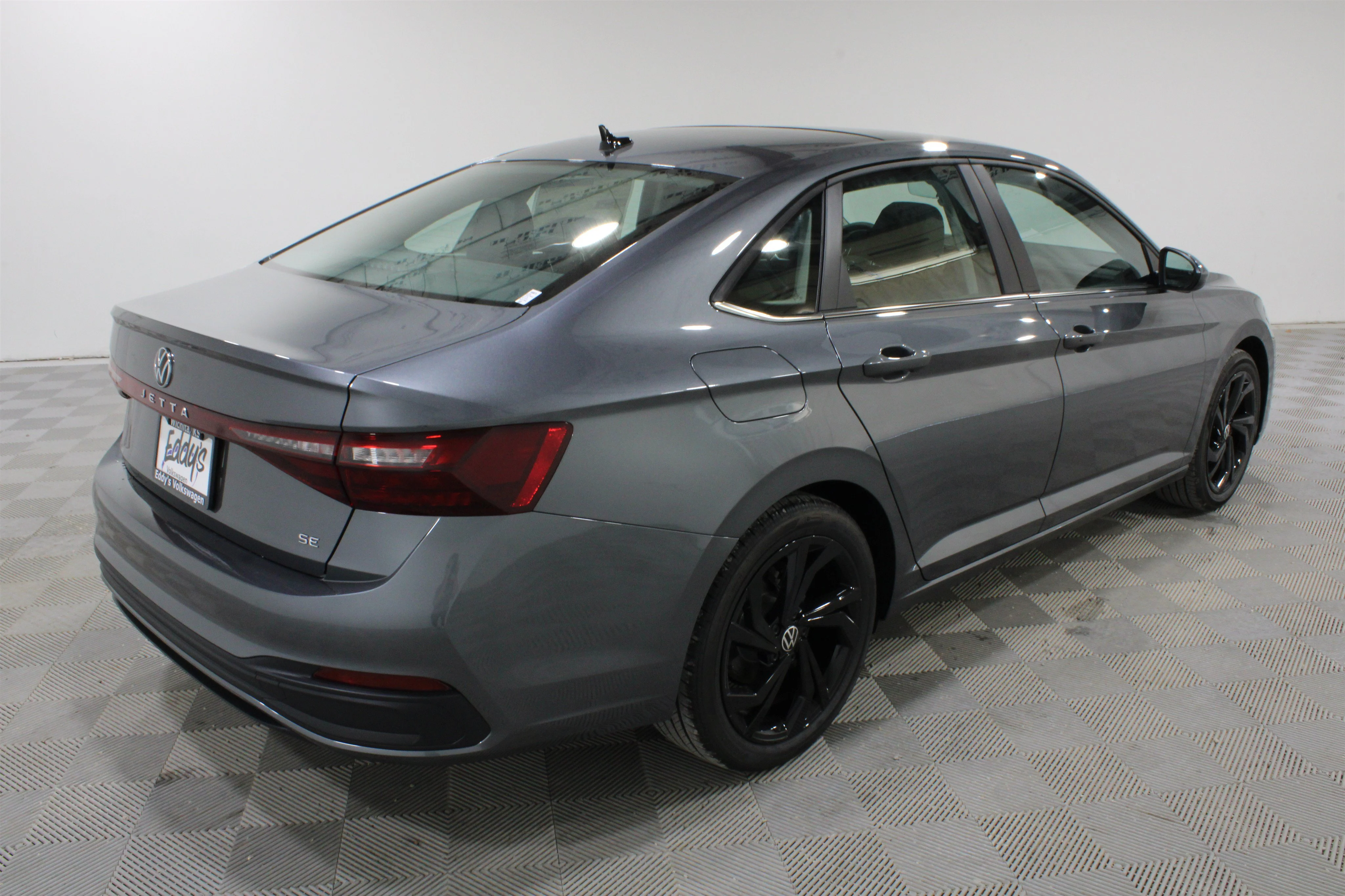 New 2026 Platinum Gray Metallic Volkswagen SE image 27