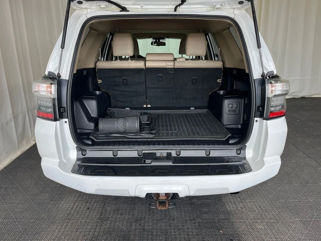 Used 2018 White Toyota SR5 Premium image 28
