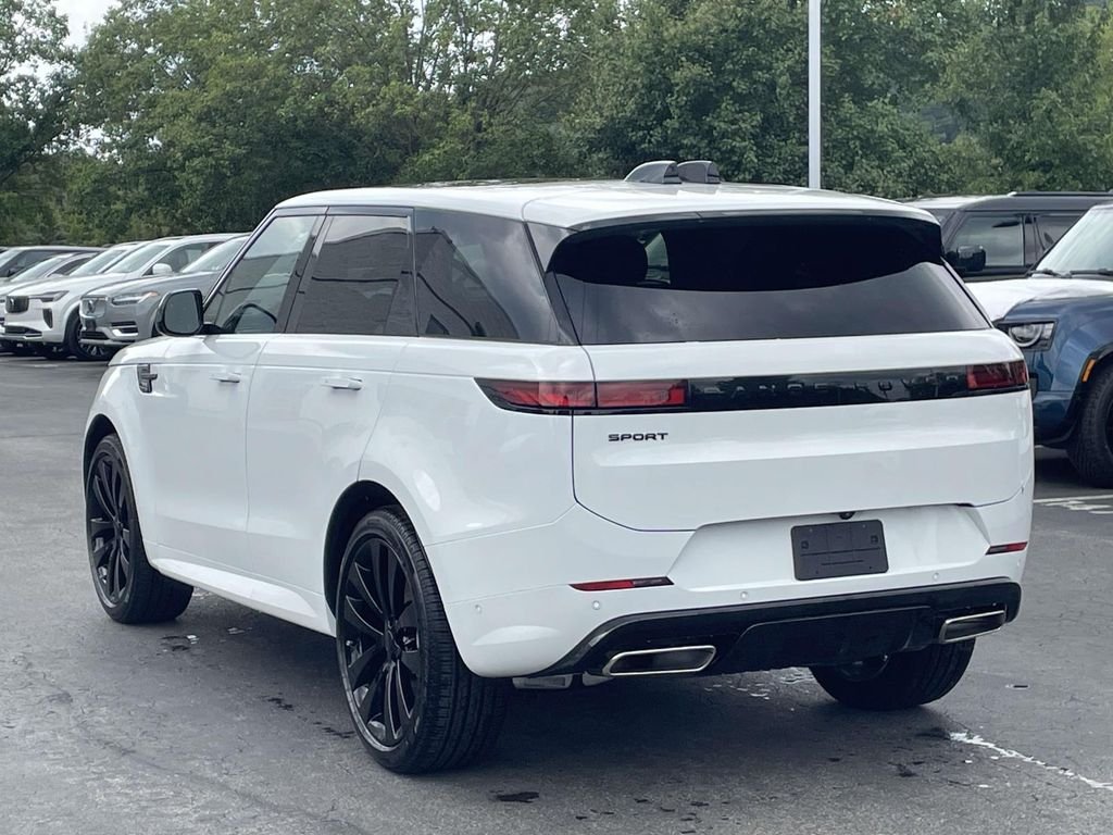 New 2026 Fuji White Land Rover Dynamic SE image 9