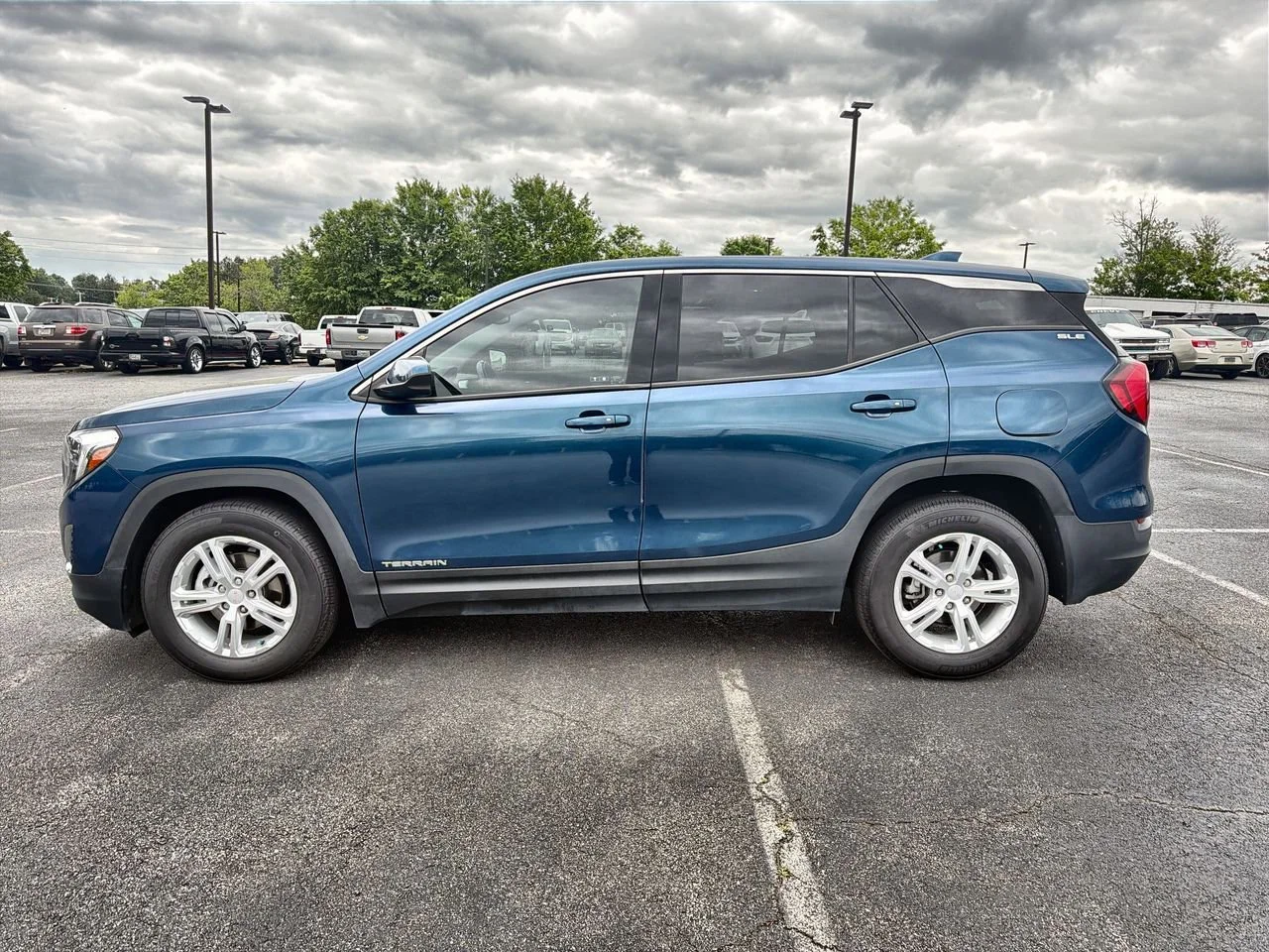 Used 2019 BLUE EMERALD METALLIC GMC SLE image 5