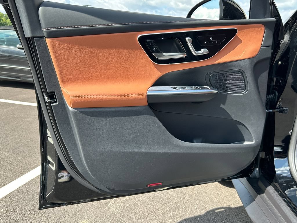 New 2027 Black Mercedes-Benz GLC 300 image 46