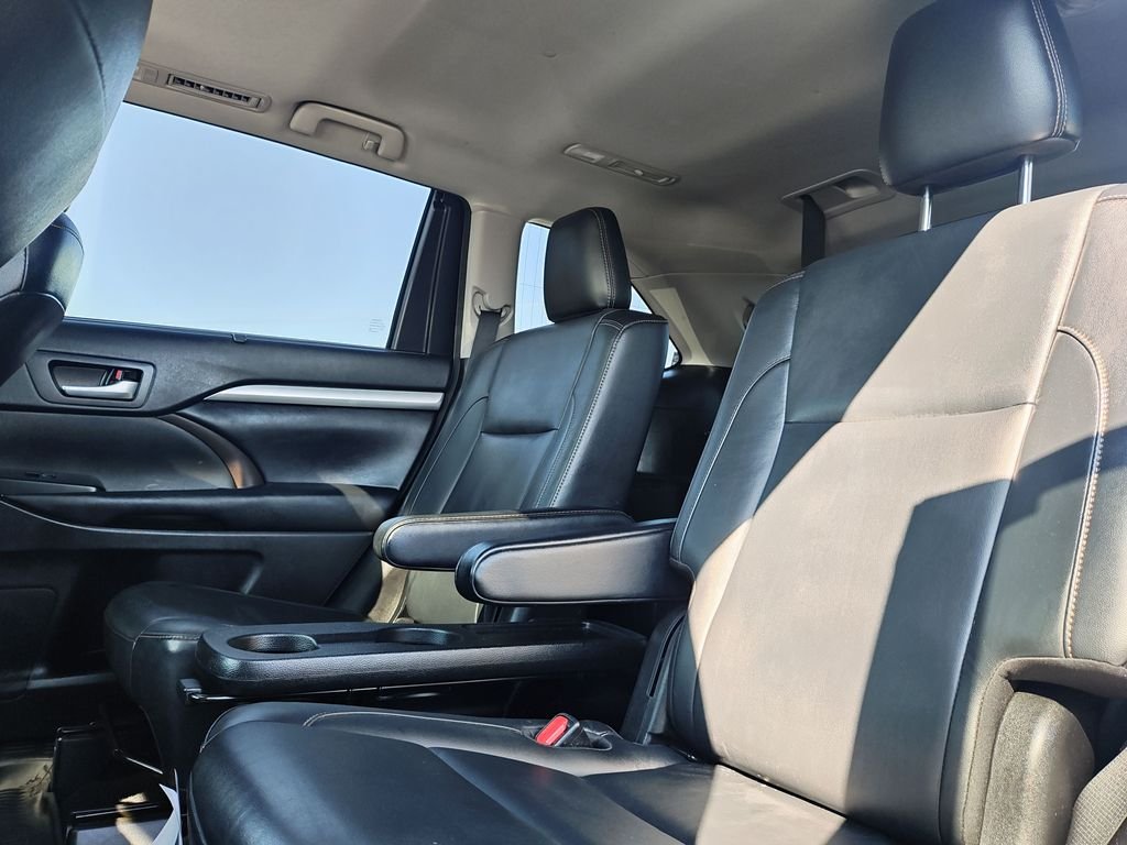 Used 2018 Blue Toyota XLE image 14