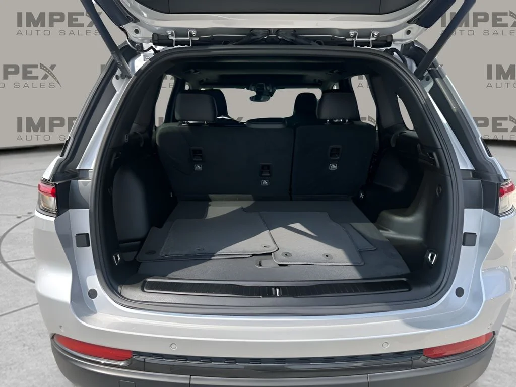 Used 2024 Silver Jeep Altitude X image 28