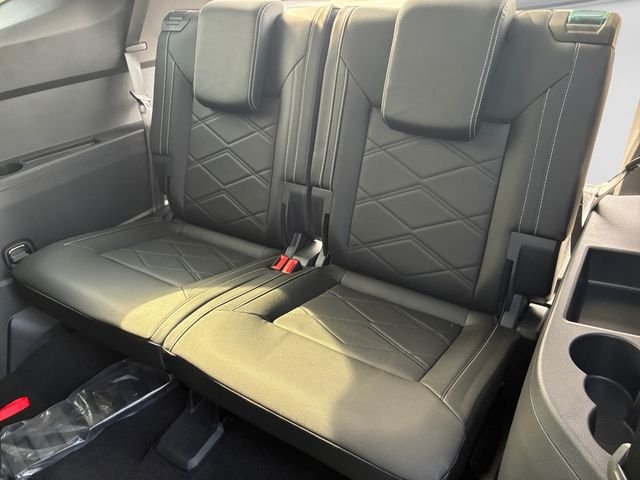 New 2026 Silver Mist Volkswagen SE image 18