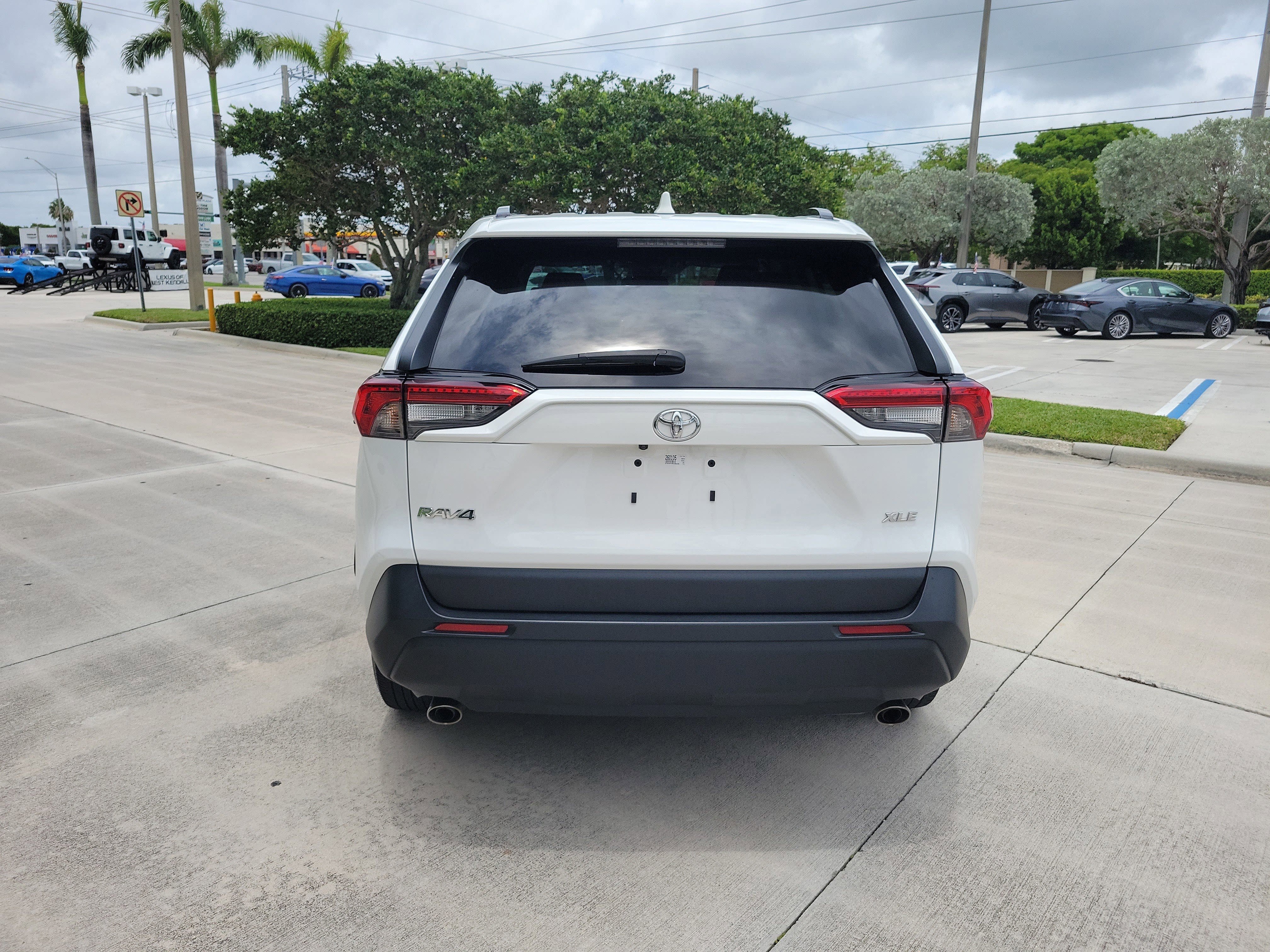 Used 2024 Ice Cap Toyota XLE image 7