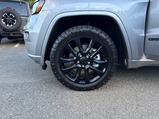 Used 2021 Billet Silver Metallic Clearcoat Jeep Laredo X image 28