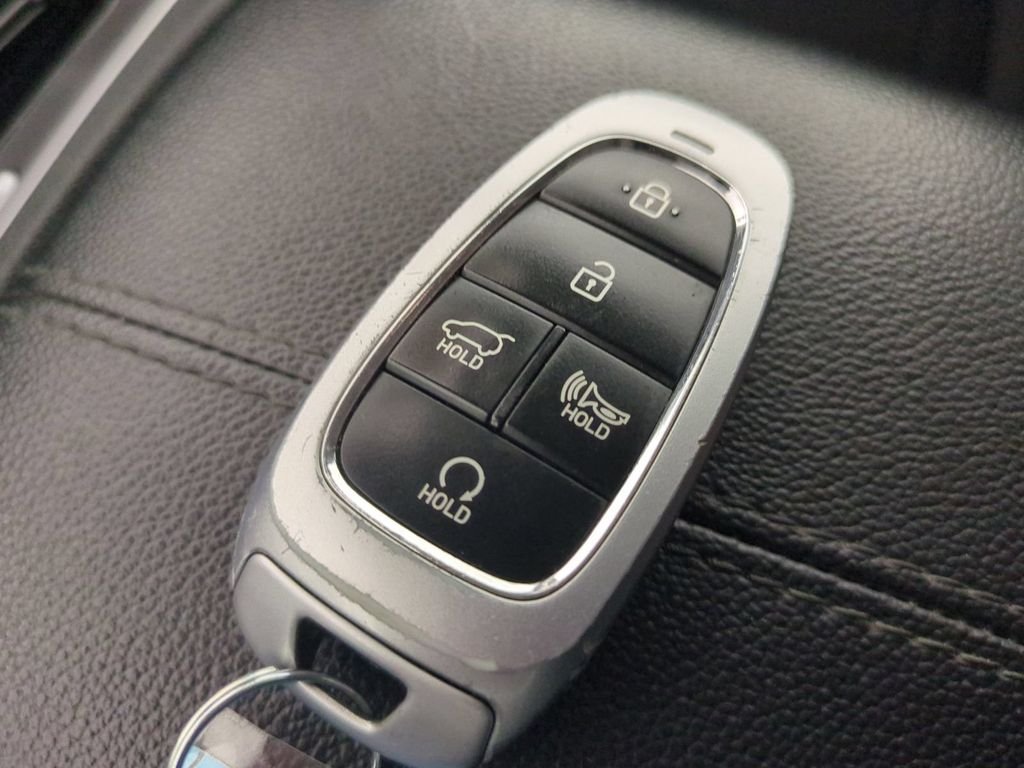 Used 2023 Silver Hyundai SEL image 41