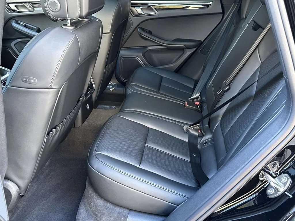2026 Porsche Macan - Photo 11
