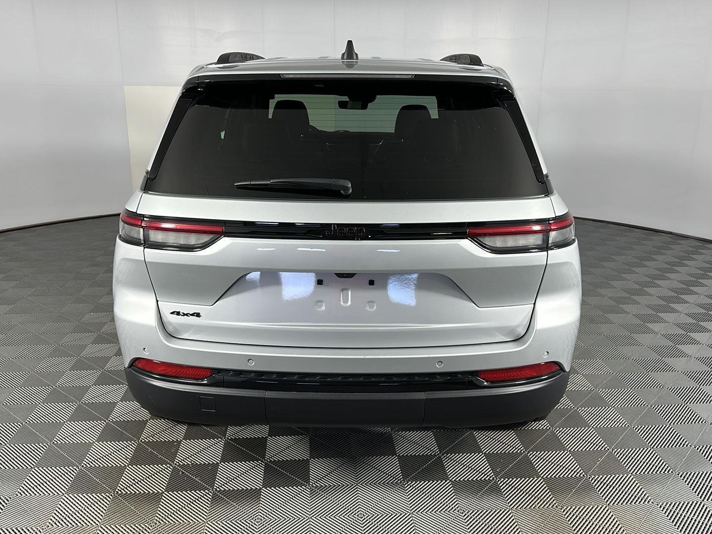 Used 2025 Silver Zynith Jeep Altitude X image 9
