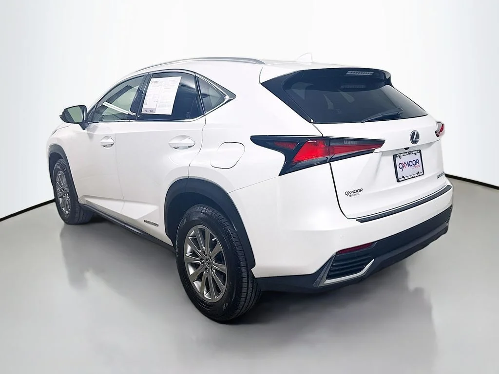 Used 2021 Eminent White Pearl Lexus Base image 5