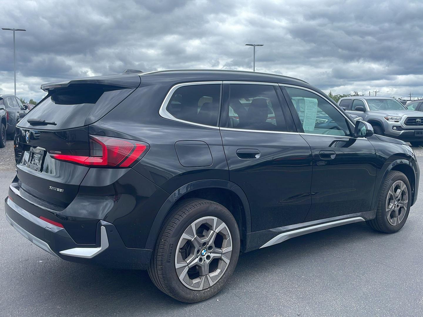 Used 2023 Black Sapphire Metallic BMW xDrive28i image 10