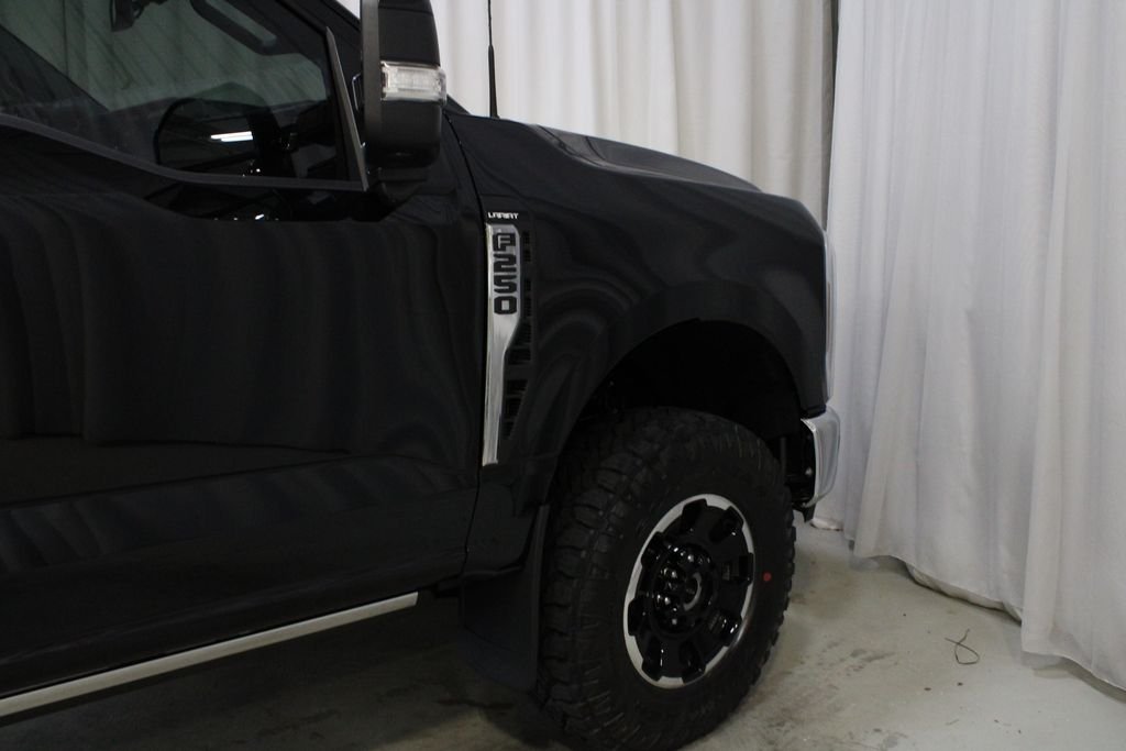 New 2026 Agate Black Metallic Ford  image 28