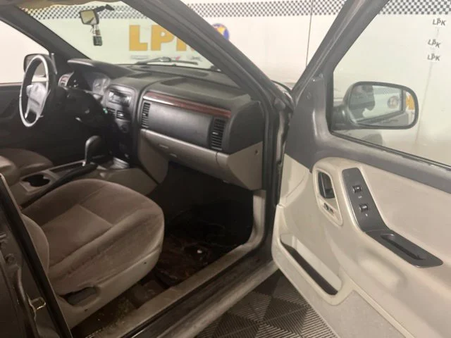 Used 1999 Taupe Frost Metallic Clear Coat Jeep Laredo image 15