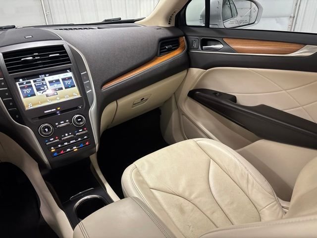 Used 2016 White Lincoln Reserve image 15