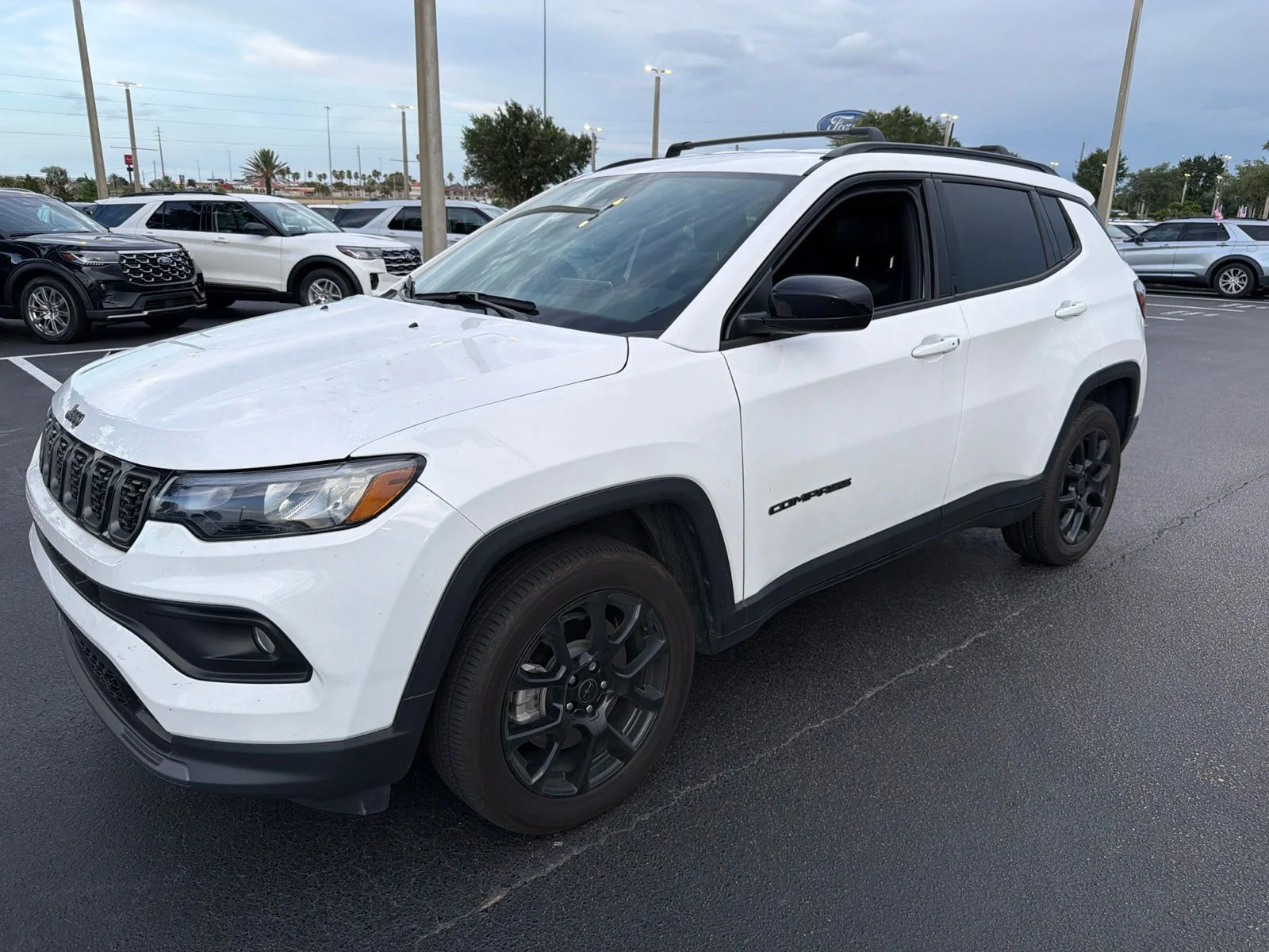 Certified Used 2025 White Jeep Latitude image 5