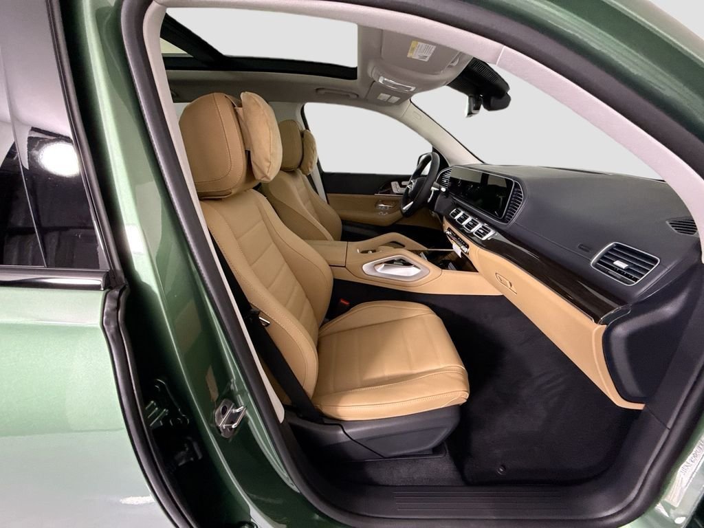 New 2026 MANUFAKTUR Ireland Mid Green Metallic Mercedes-Benz GLS 450 image 22