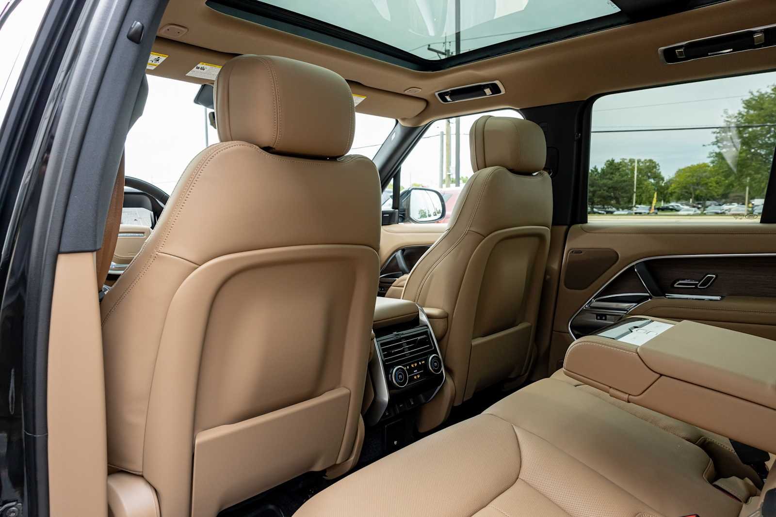 New 2027 Santorini Black Land Rover SE image 30