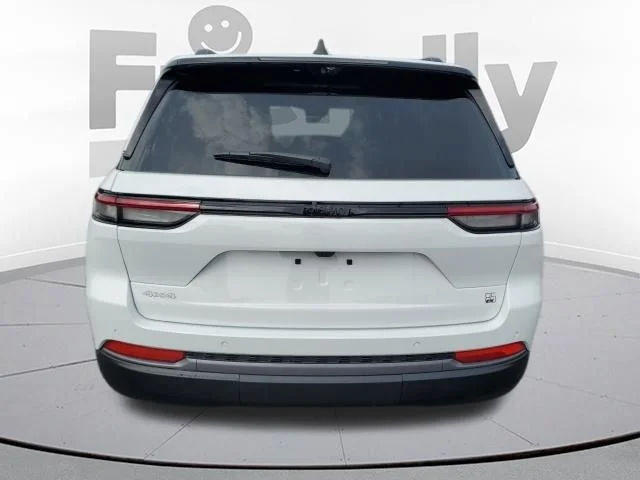 New 2026 Bright White Clear-Coat Exterior Paint Jeep  image 4