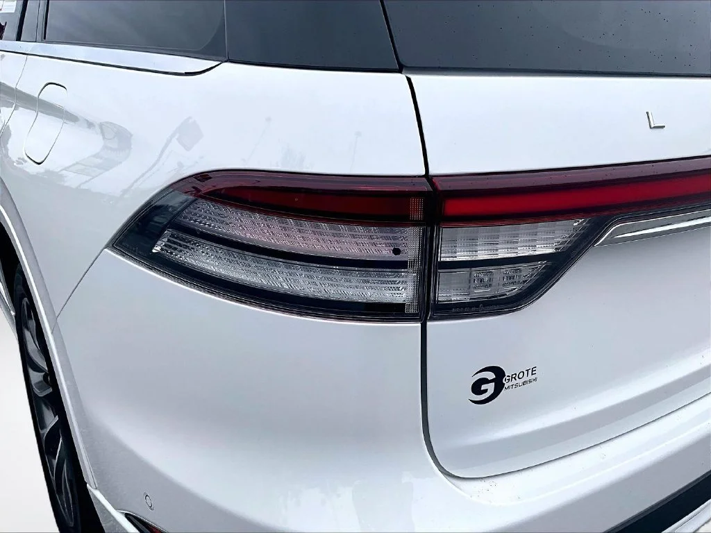 Used 2020 White Lincoln Grand Touring image 32