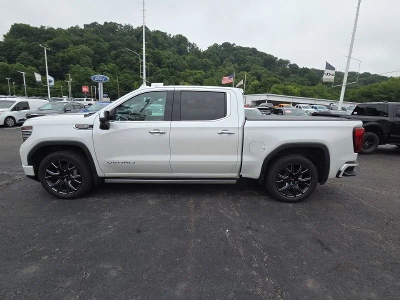 Used 2023 White GMC Denali image 4