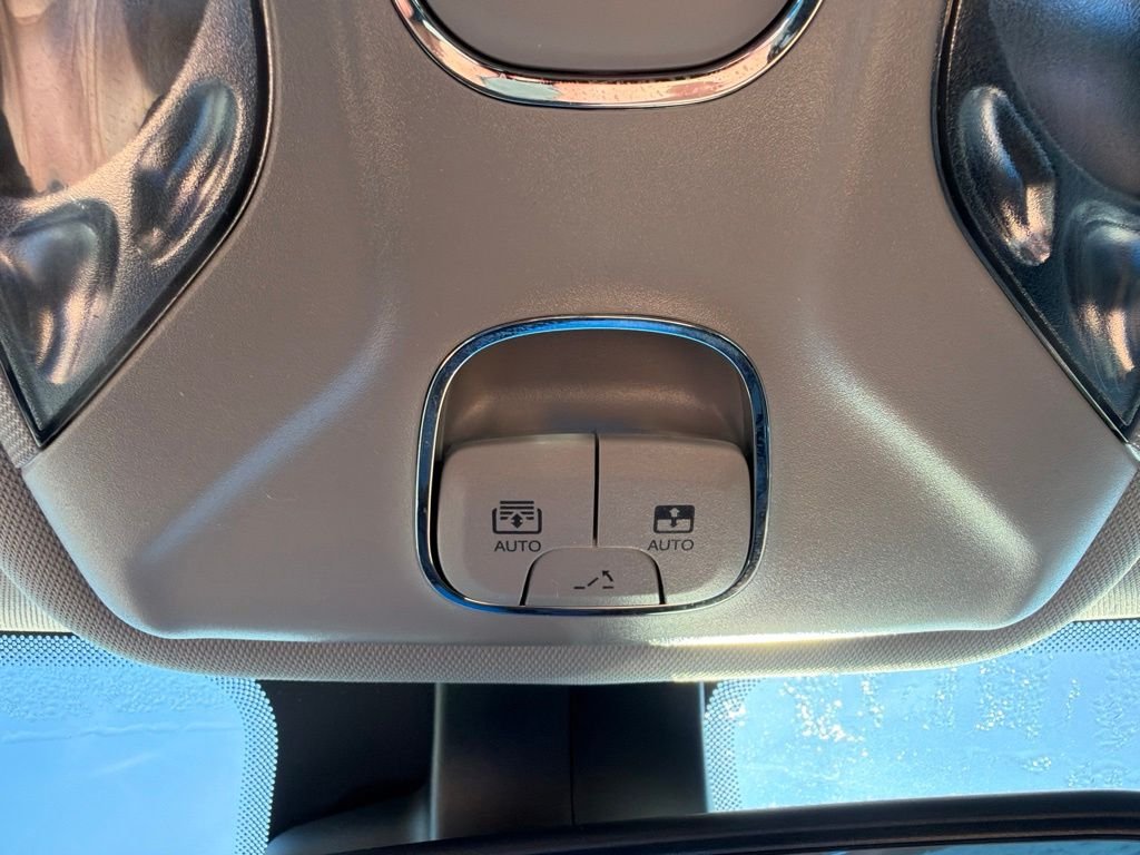 Used 2022 Gray Jeep Limited image 29