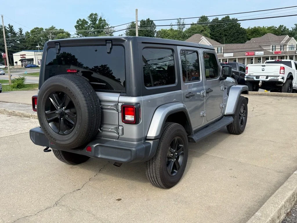 Used 2020 Silver Jeep Unlimited Sahara image 6