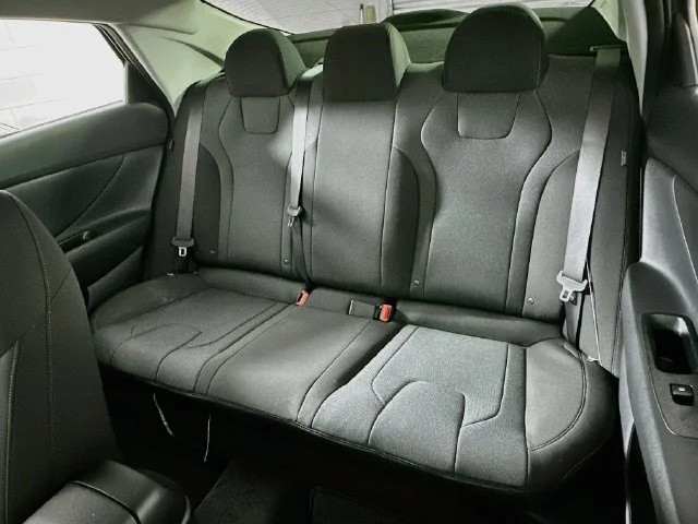 New 2026 Hyundai ELANTRA SE