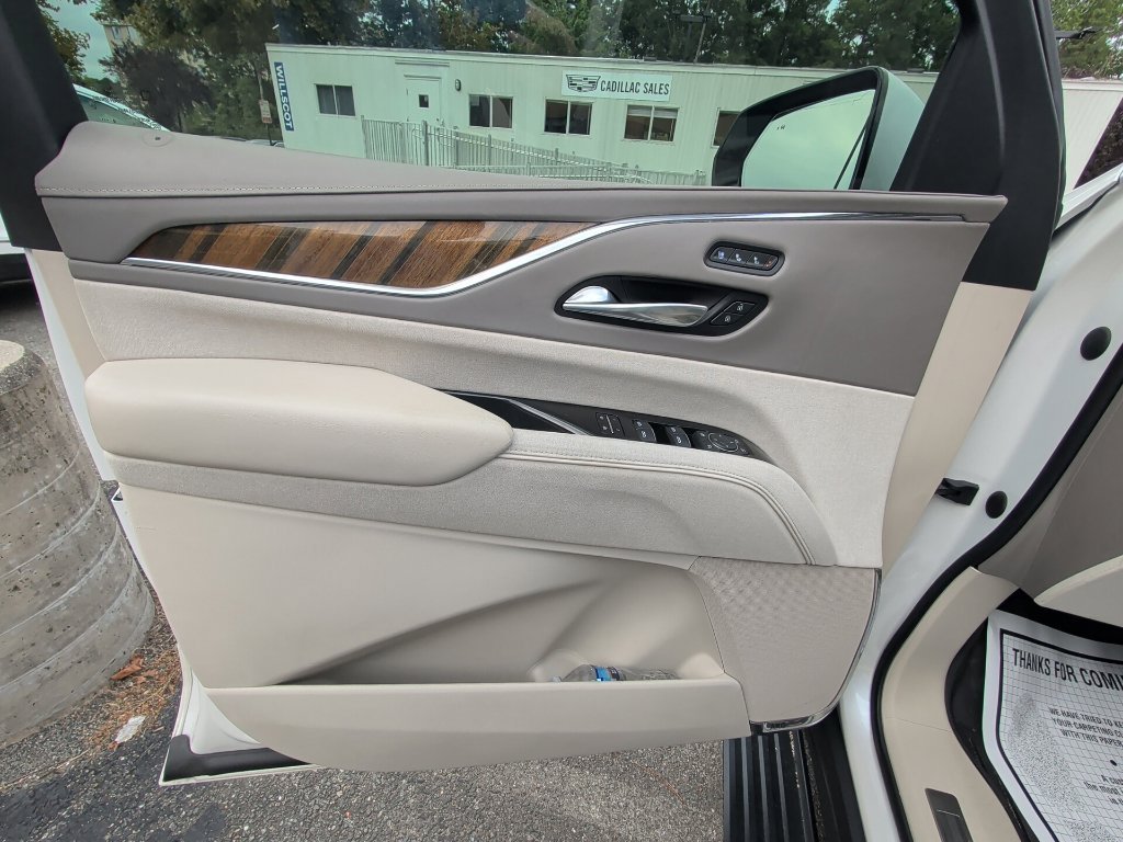 Used 2021 CRYSTAL WHITE TRICOAT Cadillac Sport Platinum image 10