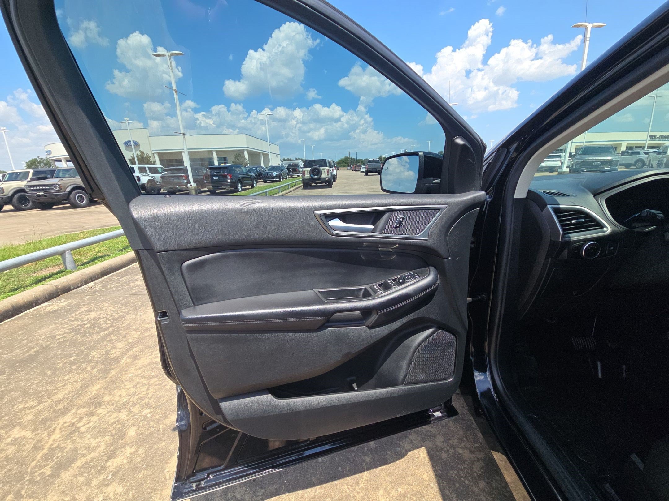 Used 2024 Blue Ford SE image 11
