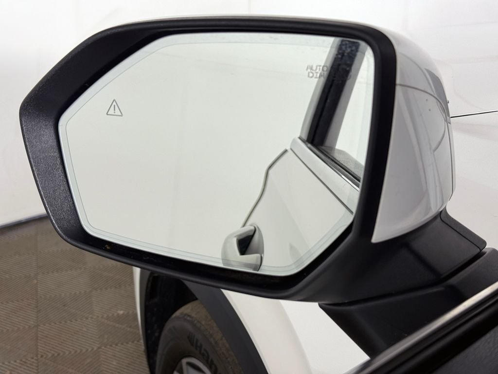 Used 2023 White Hyundai SEL image 40