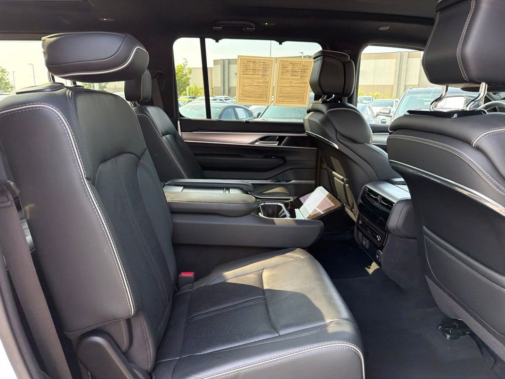 Used 2023 White Jeep Series II image 21
