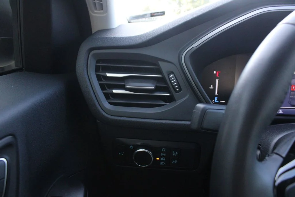Used 2023 White Ford Active image 8