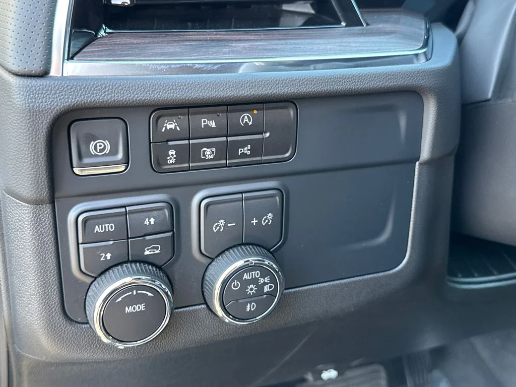 Used 2025 Black Chevrolet Premier image 28