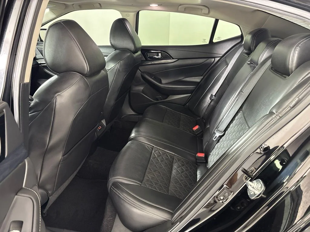 Used 2020 Black Nissan Platinum image 19