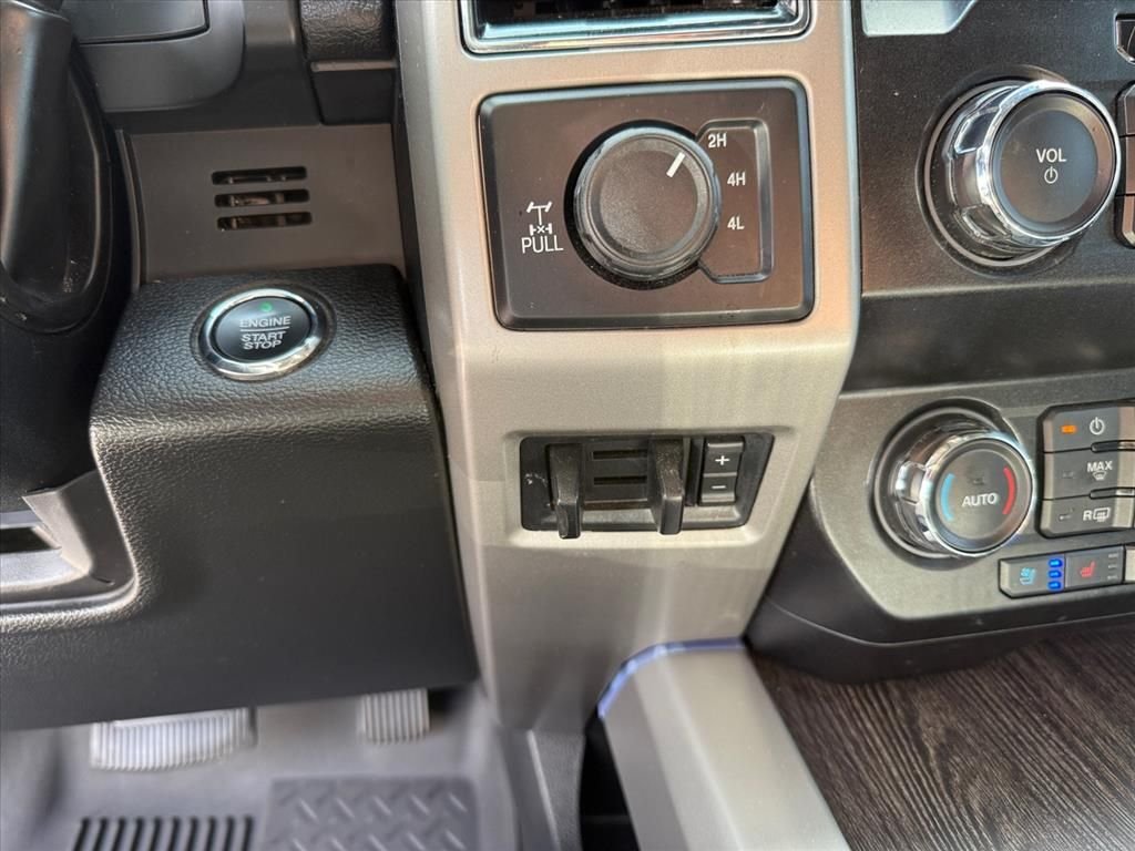 Used 2020 White Ford Lariat image 22