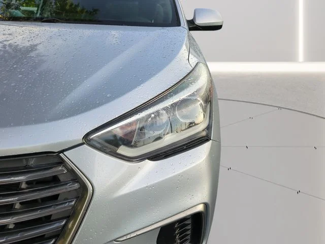 Used 2018 Silver Hyundai SE image 7