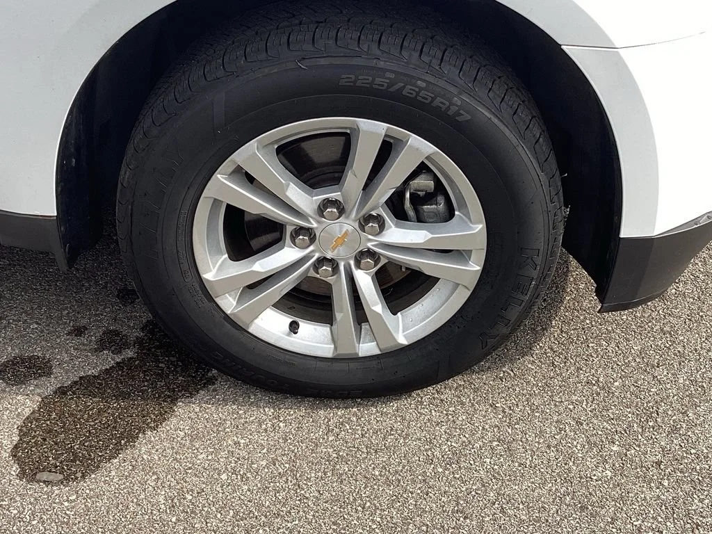 Used 2015 SUMMIT WHITE Chevrolet LS image 19
