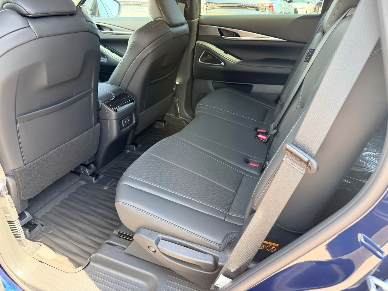 New 2027 GRAND BLUE INFINITI Luxe FWD image 13