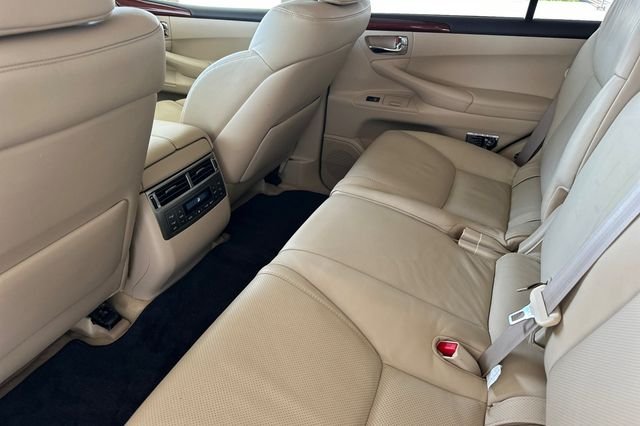 Used 2011 White Lexus 570 image 14
