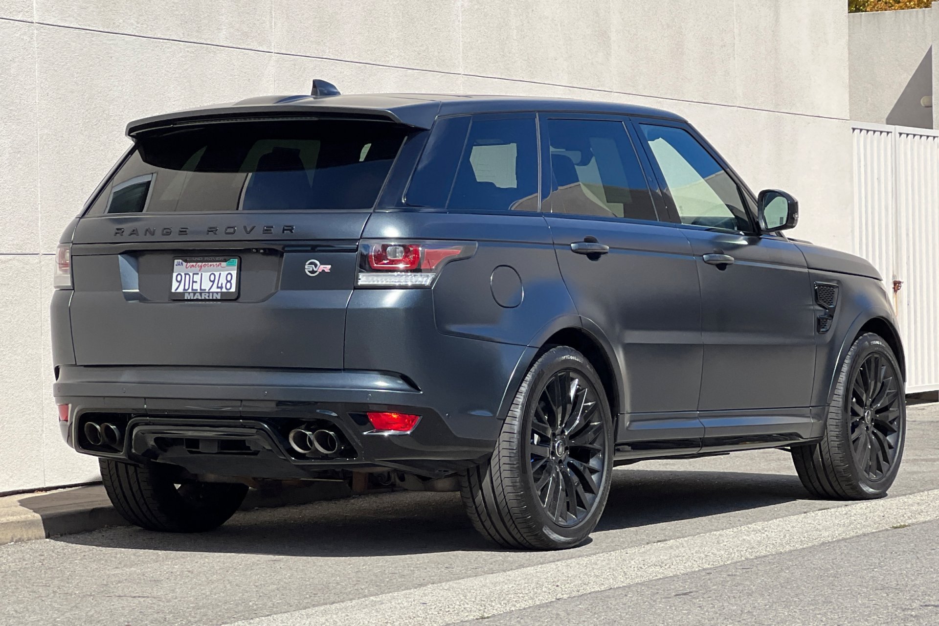 Used 2017 Borealis Black Metallic Land Rover SVR image 6