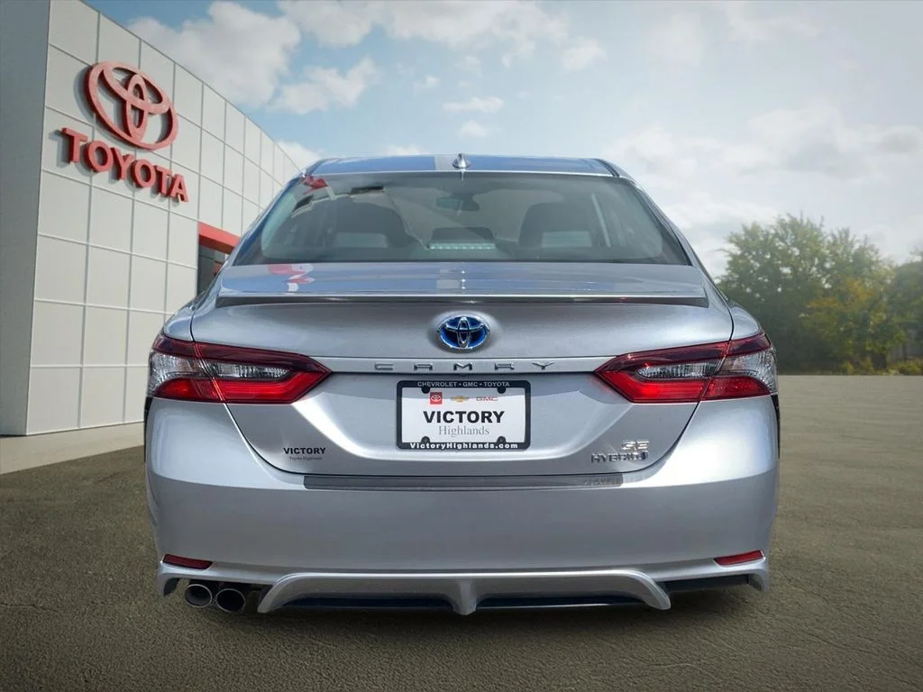 Used 2022 Silver Toyota SE image 4