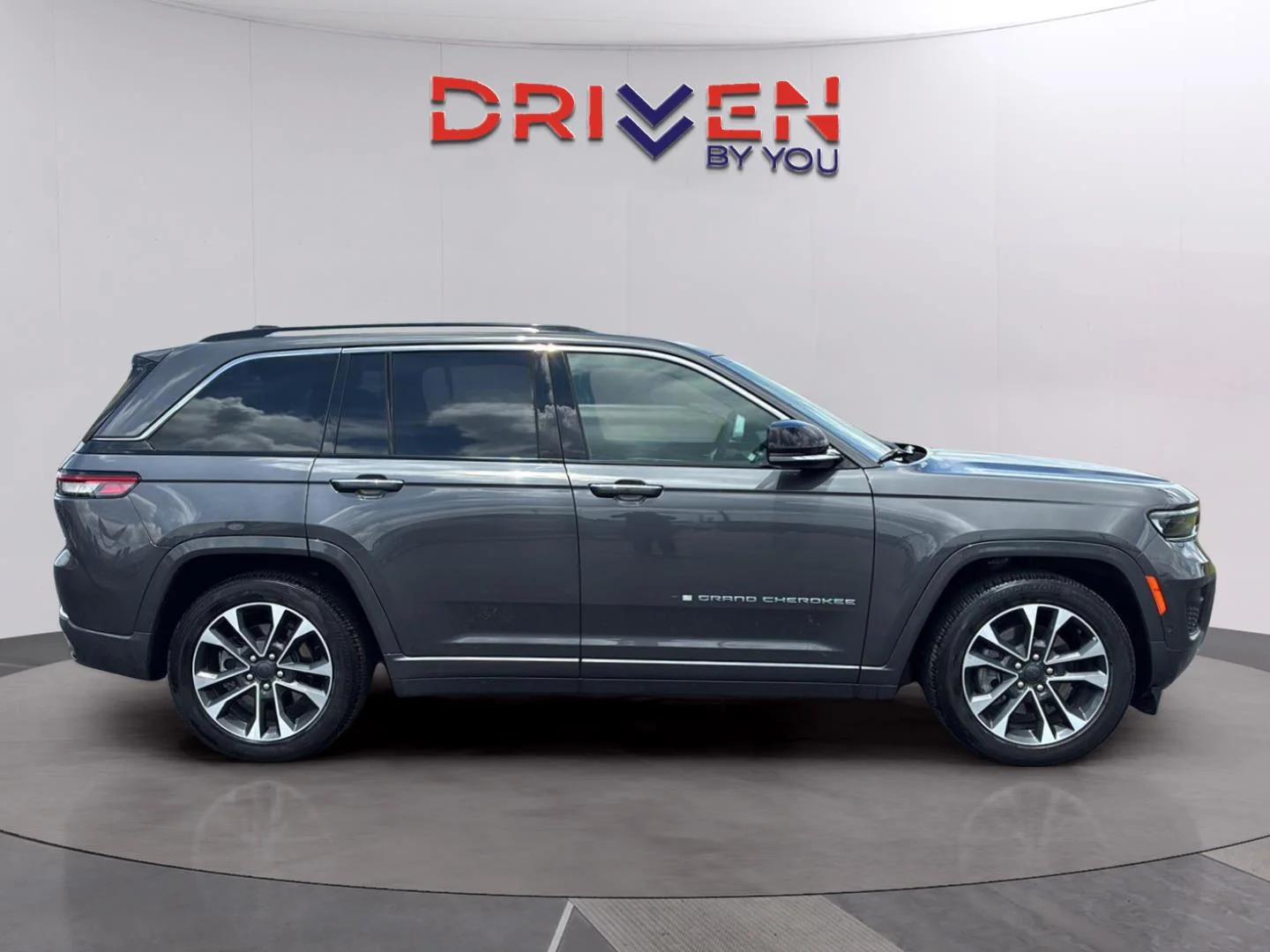 Used 2023 Baltic Gray Metallic Clearcoat Jeep Overland image 4