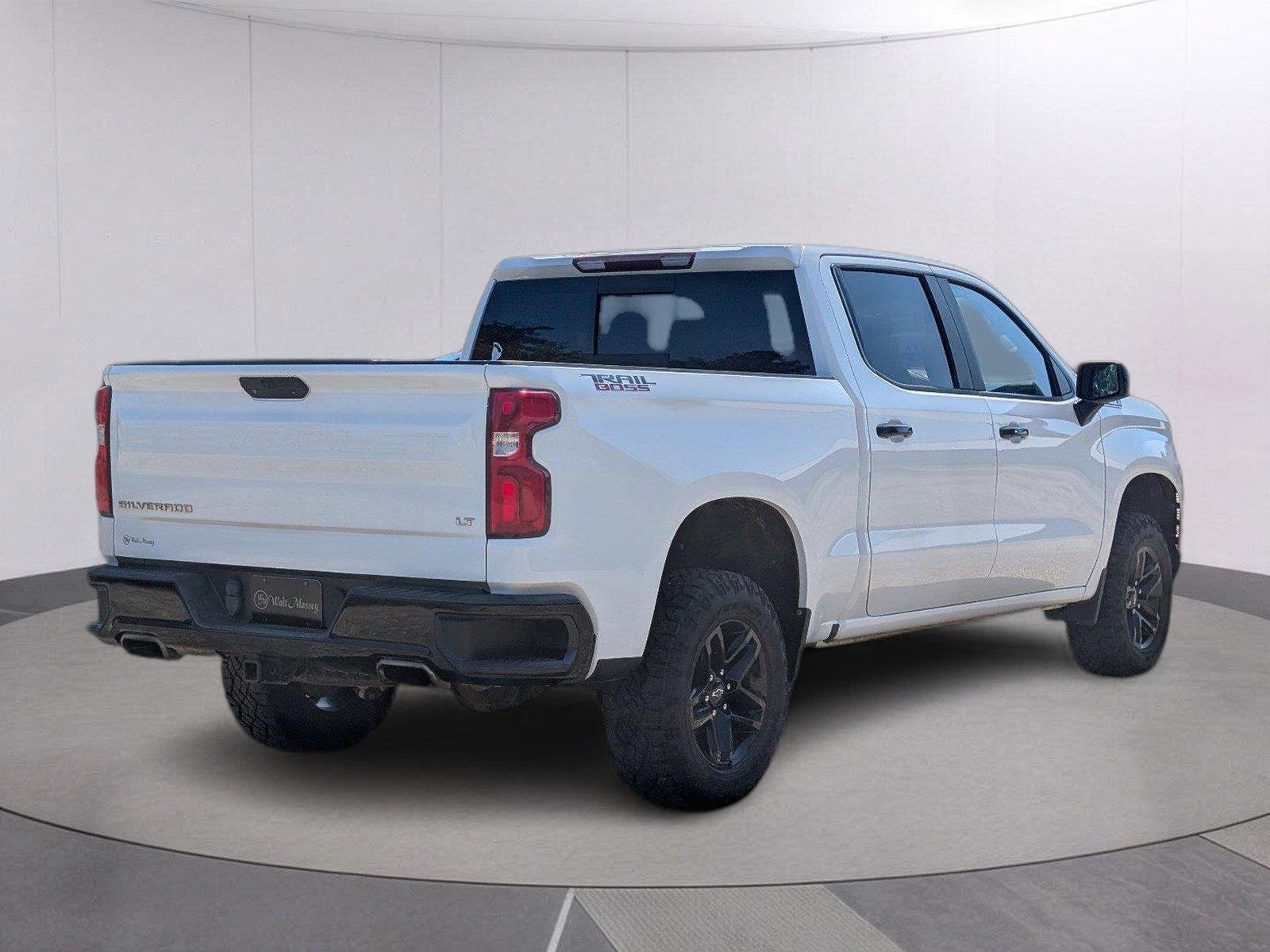 Used 2020 SUMMIT WHITE Chevrolet LT Trail Boss image 7