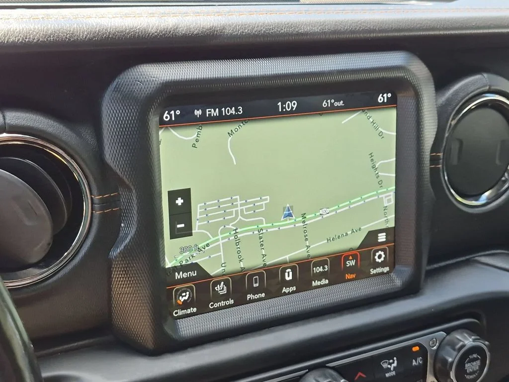 Used 2020 Silver Jeep Unlimited Sahara High Altitude image 15